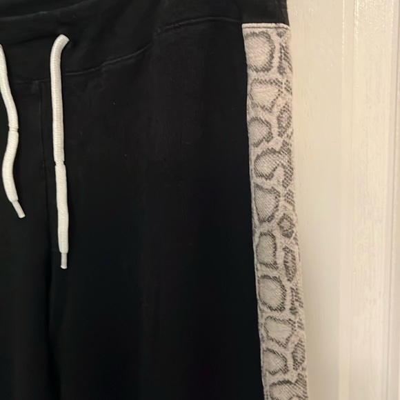 Monrow Lightweight Ribbed Joggers Size L - Picture 3 of 7